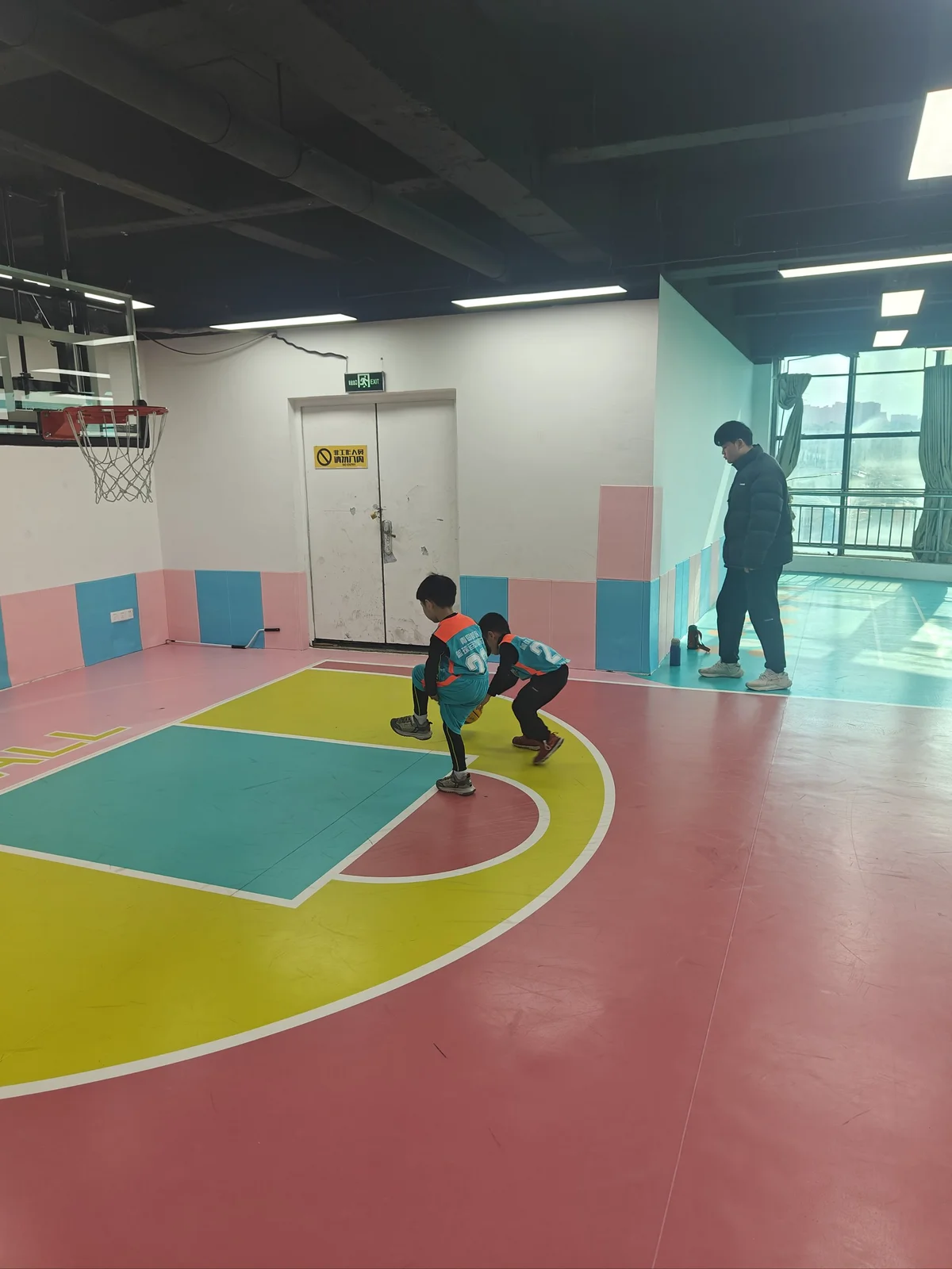 刻苦训练篮球时如何避免受伤的建议_0